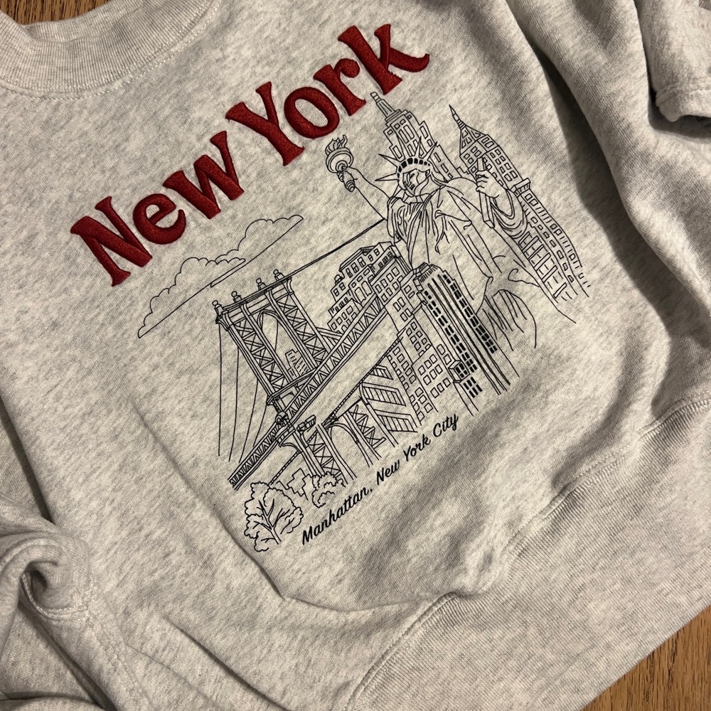 Abercrombie & Fitch White Graphic Crewneck Sweatshirt - Picture 3 of 4